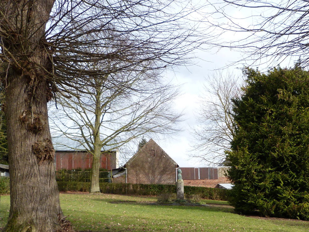 Warloy-Baillon-Place-du-fort-et-buste-A-Carnoy