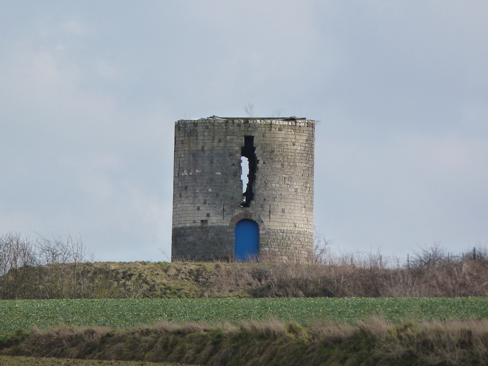 Warloy-Baillon-Place-du-fort-et-buste-A-Carnoy